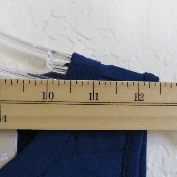 Banana Republic* Women's Sleeveless Boatneck Straight Hem Keyhole Blouse~ Small - Picture 3 of 7